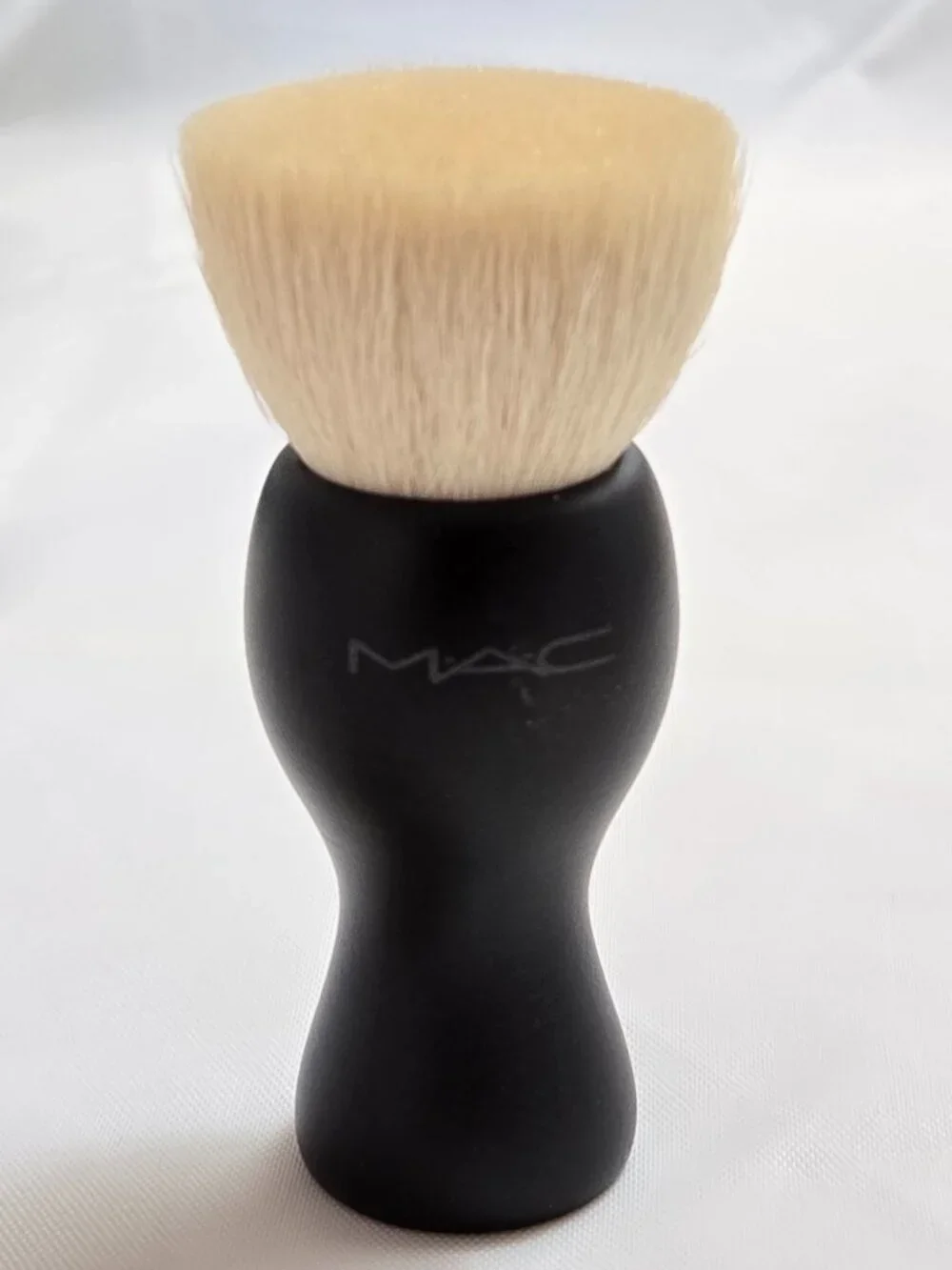 MAC 180 Buffer Kabuki Brush - Vintage. Natural Hair, RARE - SHIPS TODAY